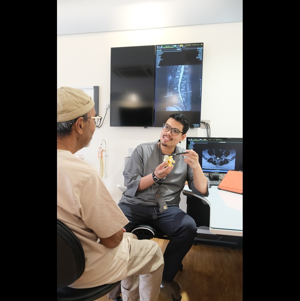 Consultation with the Doctor of Chiropractic